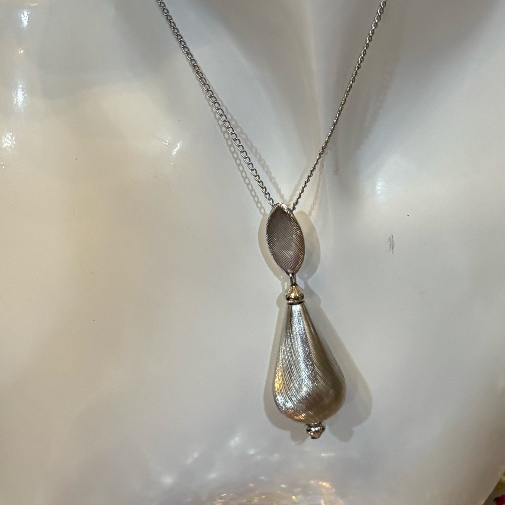 Vintage Sara Coventry necklace, unique pendant on 18” chain - Picture 4 of 7